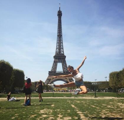 "Viajar te abre la cabeza, te da la capacidad de adaptarte a cualquier cosa. Te llena y nutre. Estar lejos del país natal te saca mucho pero también te da".