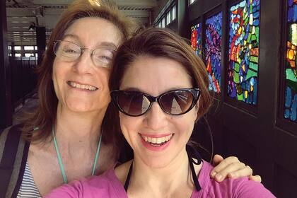 Viajeras: Susana Mayorga (63) y Soledad Simond (35).