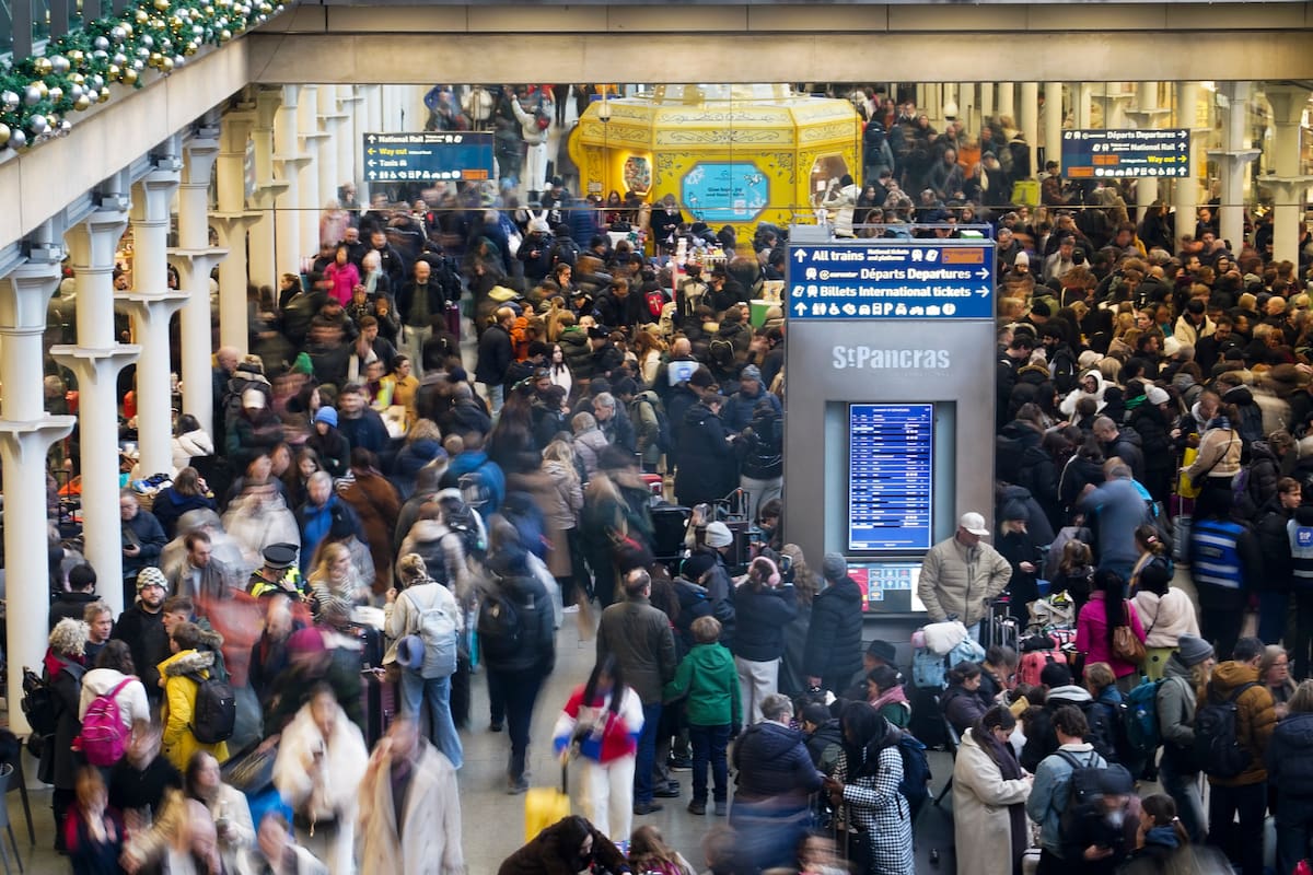 Eurostar retoma operações após apagão, mas atrasos e cancelamentos continuam