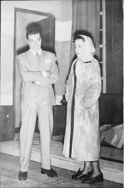 Vicente Ariño y Ana Lasalle en "La Humilladas", presentada en el Grand Splendid en 1954