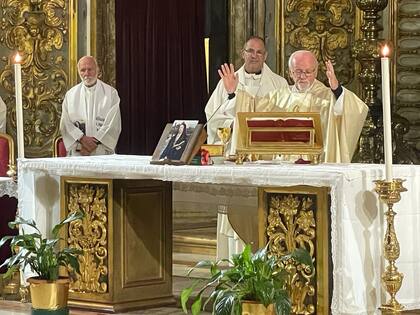 Vicente Bokalic, obispo de Santiago del Estero, ofició hoy una misa por la inminente canonización de Mama Antula en la Iglesia de San Ignacio