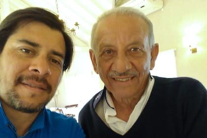 Vicente Chino Fernández y su hijo Gustavo, con quien planea una academia de golf en La Providencia