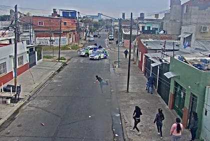 Vecinos de un sospechoso atacaron a pedradas a la policía bonaerense