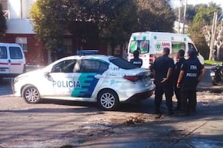 Un joven de 19 años es investigado por la muerte de su madre