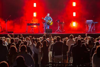 Vicentico toca a las 20:30 y calienta la noche del sábado