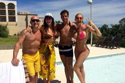 Vicky junto a Moria Casán, Galo y Martín, un amigo de la ex diva ortomolecular