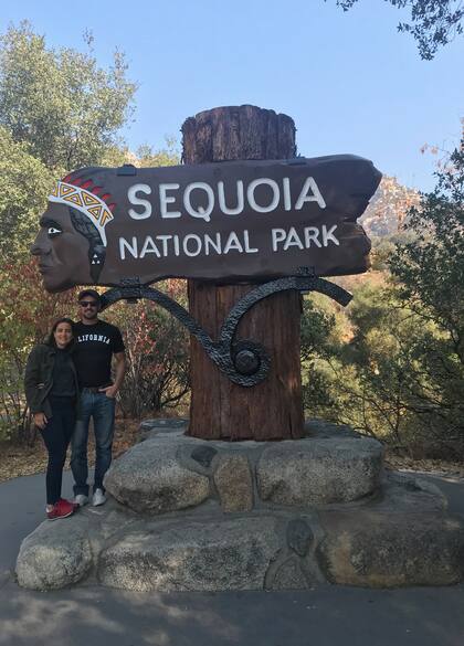 Vicky y Gavito en el Sequoia National Park.