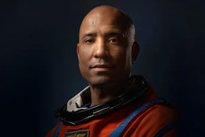 Victor Glover, piloto del Artemis II: “Ese momento en el que se soltaron los paracaídas de frenado se sintió como si te lanzaras de espaldas desde un rascacielos”