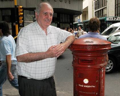 Víctor Jerez, cuatro décadas de trabajo en el correo