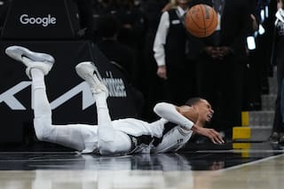 El fuerte golpe en la cabeza de un jugador de la NBA en un partido de playoff