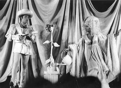 Víctor y Nélida en escena, en 1976