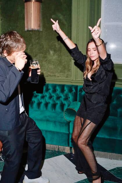 Victoria a puro baile junto a su gran amigo Ken Paves