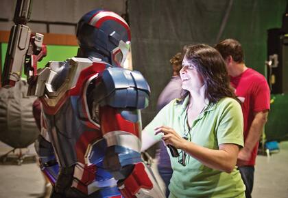 Victoria Alonso dedica sus días a la producción y ejecución de pelícuas de súper héroes en Marvel Studios