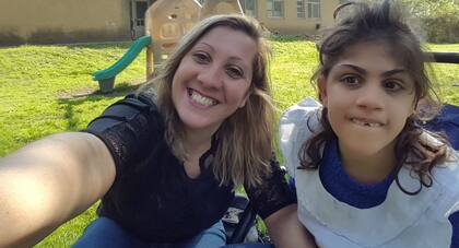 Victoria asiste a fonoaudiología, kinesiología, psicopedagogía, estimulación, terapia ocupacional y psicomotricidad.