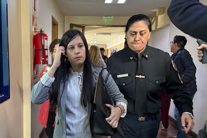 Victoria Cancio llega a los tribunales de Comodoro Py para declarar en la causa por el préstamo a Manuel Adorni