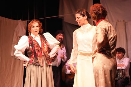 Victoria Carreras en su interpretación de "La Doce Pesos"