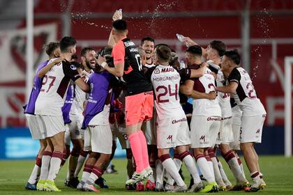 Celebra todo Lanús: el equipo granate venció 3-1 a Independiente en el partido de vuelta por los cuartos de final de la Copa Libertadores y se clasificó a las semifinales: lo espera Vélez.