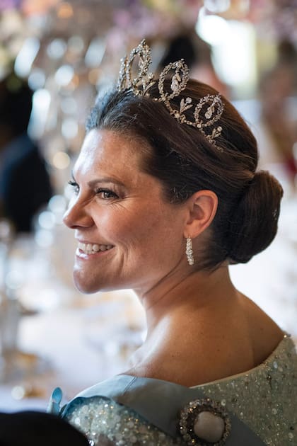 Victoria de Suecia lució la diadema Connaught, también conocida como tiara Sibyla en homenaje a su abuela.