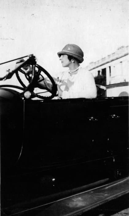Victoria fue una de las primeras mujeres que se animó a manejar sola por las calles de Buenos Aires.