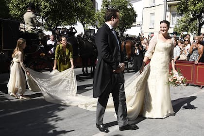 Victoria Hohenlohe-Langerburg lució un broche de diamantes en su recogido.