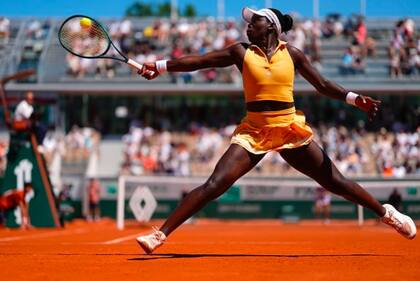 Victoria Mboko durante el último torneo de Roland Garros: superó la qualy y alcanzó la tercera ronda del main draw