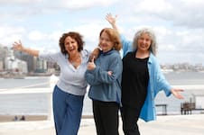 Madre e hijas unidas en la pasión por el teatro celebran medio siglo de trabajo en familia