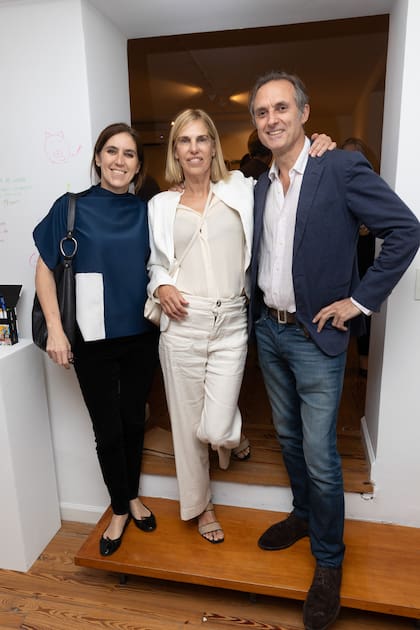 Victoria Noorthoorn, directora del Museo Moderno, Alejandra Hoeffner y Federico de Álzaga