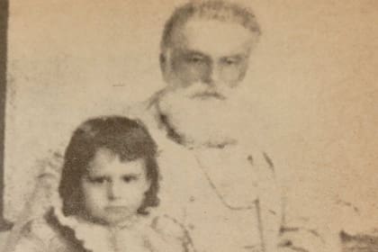 Victoria Ocampo, con su abuelo Manuel