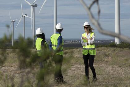Victoria Pérez Zabala durante un viaje a Rawson, donde realizó una nota sobre la construcción de un parque eólico para LA NACION, en 2017, que fue premiada por ADEPA