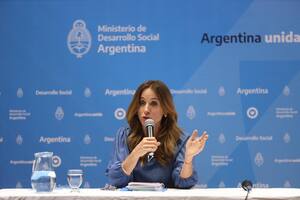 Tolosa Paz anunció que les quitarán los planes sociales a los beneficiarios que compraron dólares