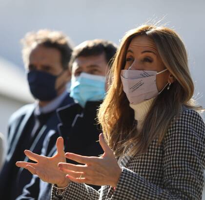 Victoria Tolosa Paz, Daniel Arroyo y Gabriel Katopodis, durante el acto en Junín