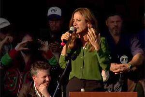 Victoria Tolosa Paz en el acto llevado a cabo en Nueva Chicago