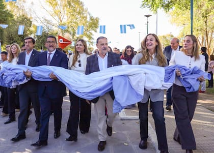 Victoria Tolosa Paz en La Quiaca junto al gobernador de La Rioja, Ricardo Quintela, intendentes y dirigentes del norte