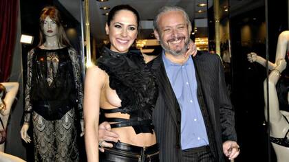 Victoria Vannucci junto a su marido Matías Garfunkel en la apertura del local, en abril de 2015