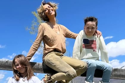 Victoria Vanucci y sus dos hijos en una postal que ella compartió en sus redes sociales
