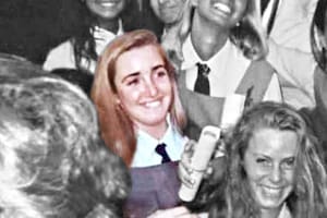 Victoria Villarruel junto a sus compañeros de promoción en el Instituto Dámaso Centeno, de donde egresó como Perito Mercantil en el año 1992