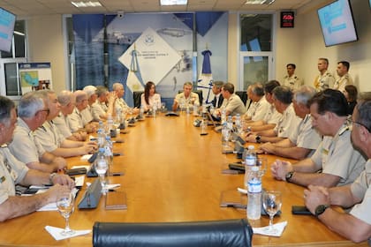 
Victoria Villarruel, la vice presidenta electa , visita a la Prefectura Nacional Argentina, en el  edificio Guardacostas 