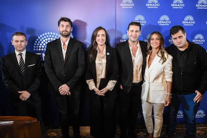 Victoria Villarruel reunió en el Senado a enemigos de los hermanos Milei en un acto anticuarentena