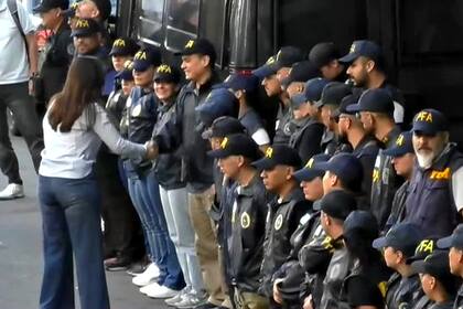 Victoria Villarruel saludó a los policías afectados al operativo del Congreso