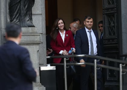Victoria Villarruel se retira de la reunión con Cristina Kirchner