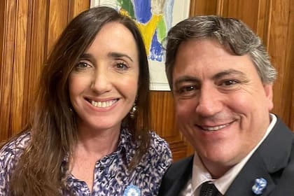 Victoria Villarruel y Francisco Paoltroni, apuntados por la comunicación oficial