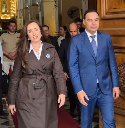 Victoria Villarruel y Gustavo Valdés