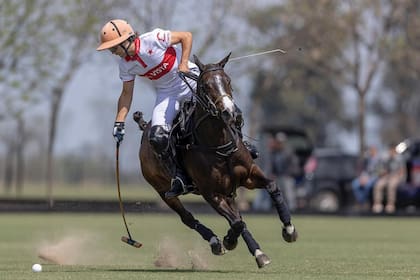 Victorino Ruiz Jorba con la camiseta de Chapaleufú, una experiencia "muy linda" junto con Lacau y Cruz y Antonio Heguy, en 2024