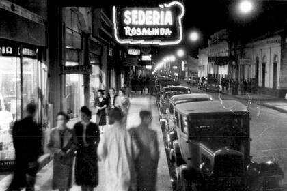 Vida nocturna en la calle General Rodríguez, el 2 de mayo de 1939.