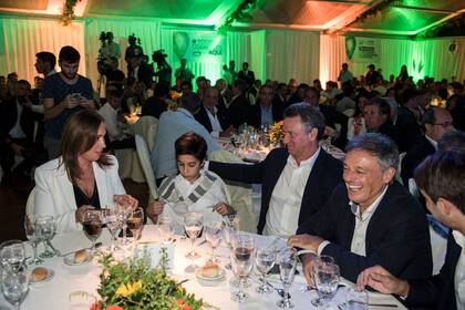 Vidal concurrió a la cena junto con Pedro, uno de sus hijos
