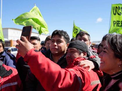 Vidal en una recorrida por las represas hidroeléctricas que se construyen sobre el río Santa Cruz
