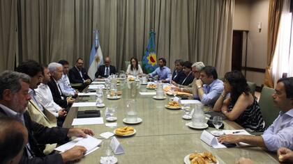Vidal y el vicegobernador Salvador analizaron el caso con los ministros