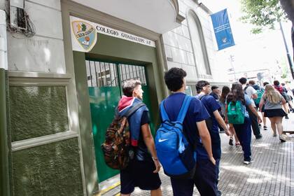Video: así explotó el experimento en la clase de química de un colegio de Palermo