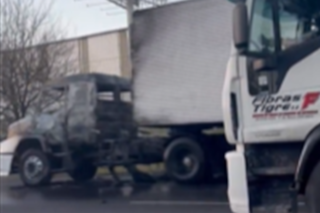 Se incendió un camión en la Panamericana y hay demoras en el tránsito