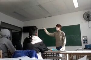 El video viral de una docente que increpa a un alumno por cuestionar al kirchnerismo